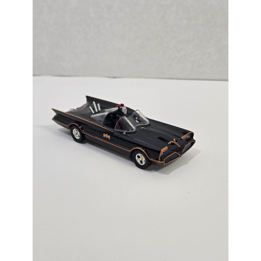 Jada Toys 1:32 Scale 98680 1966 Classic TV Series Batmobile Car